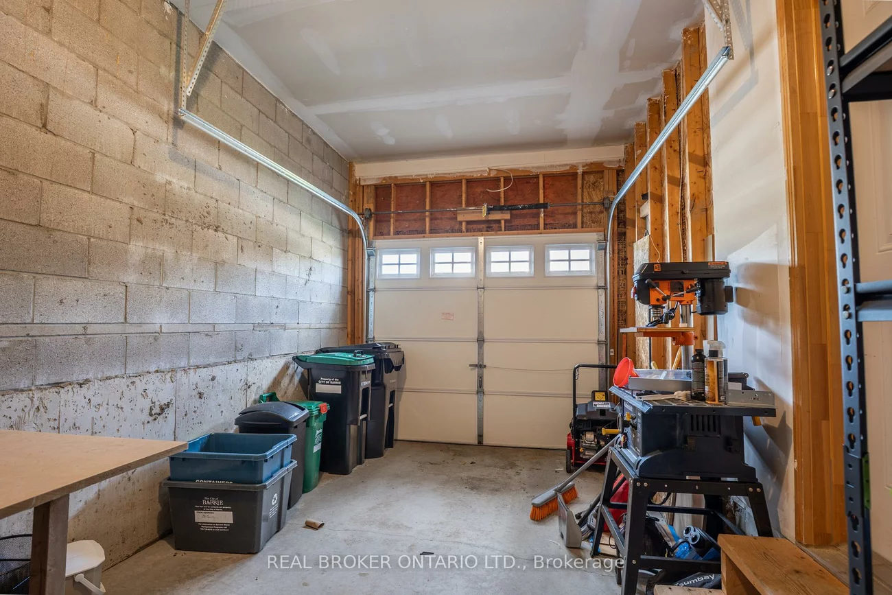 63, Forsyth, West Bayfield, Barrie