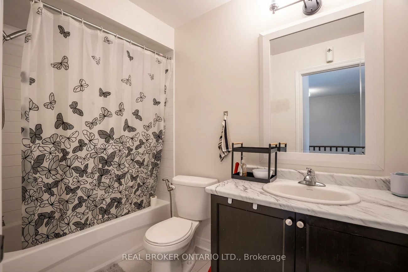 63, Forsyth, West Bayfield, Barrie
