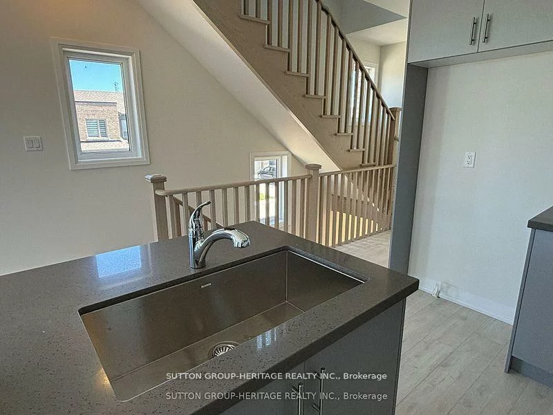 1, Cherry Hill, Painswick South, Barrie
