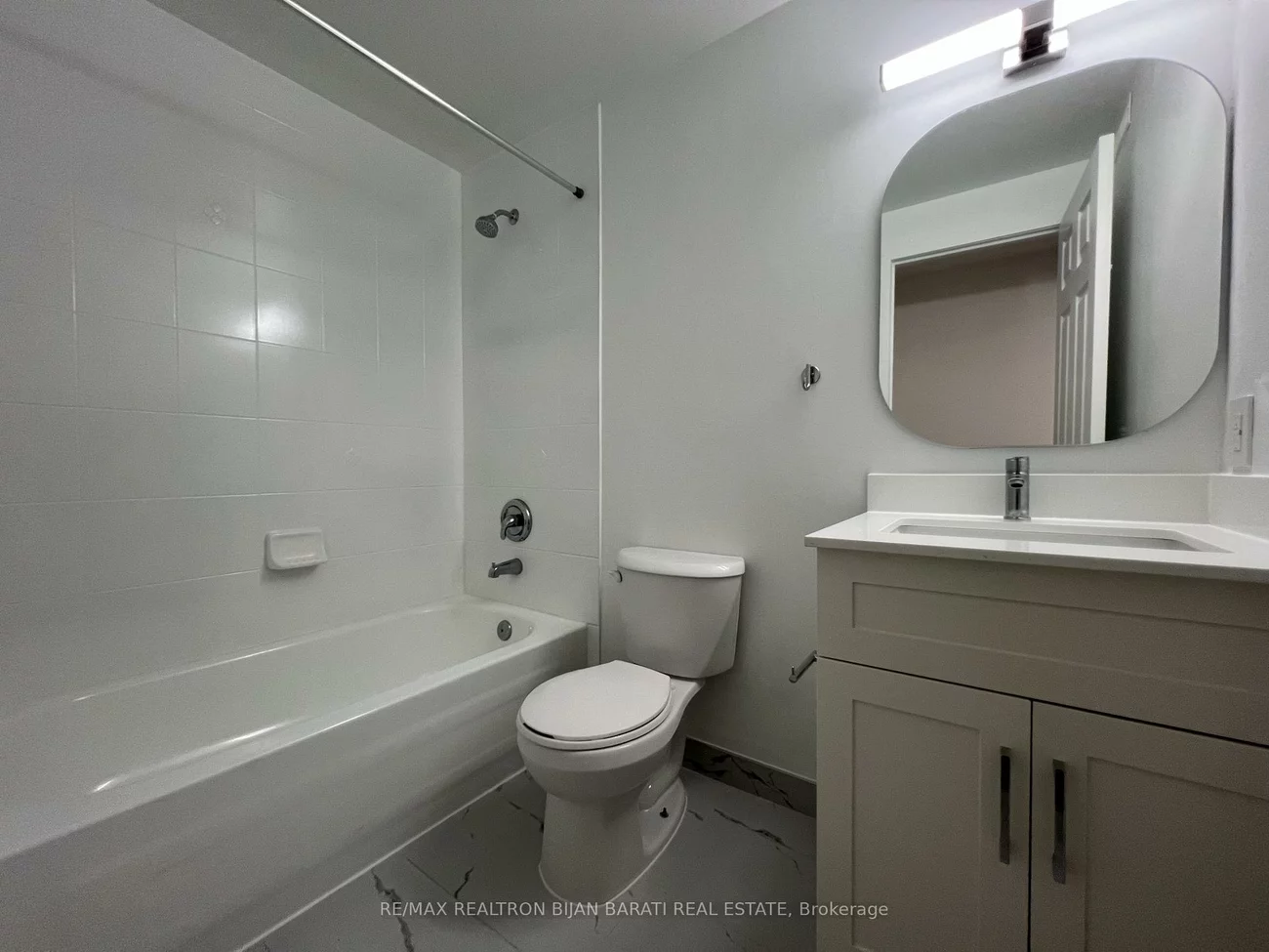 175, Stanley, East Bayfield, Barrie