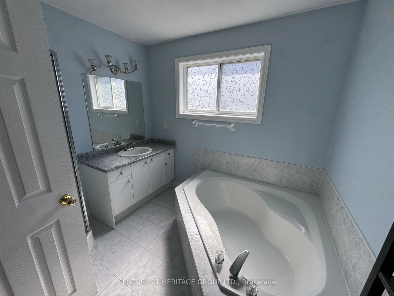 82, Kenwell, Holly, Barrie