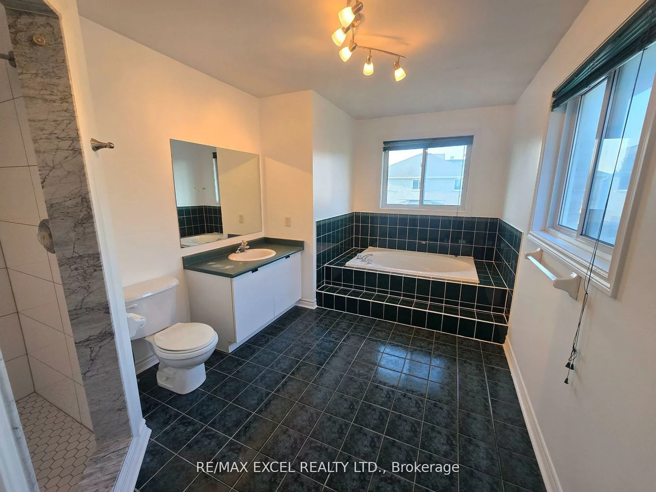 38, Shaina, Painswick South, Barrie