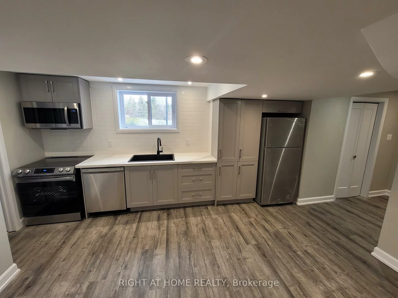 205, Cardinal, Cundles East, Barrie