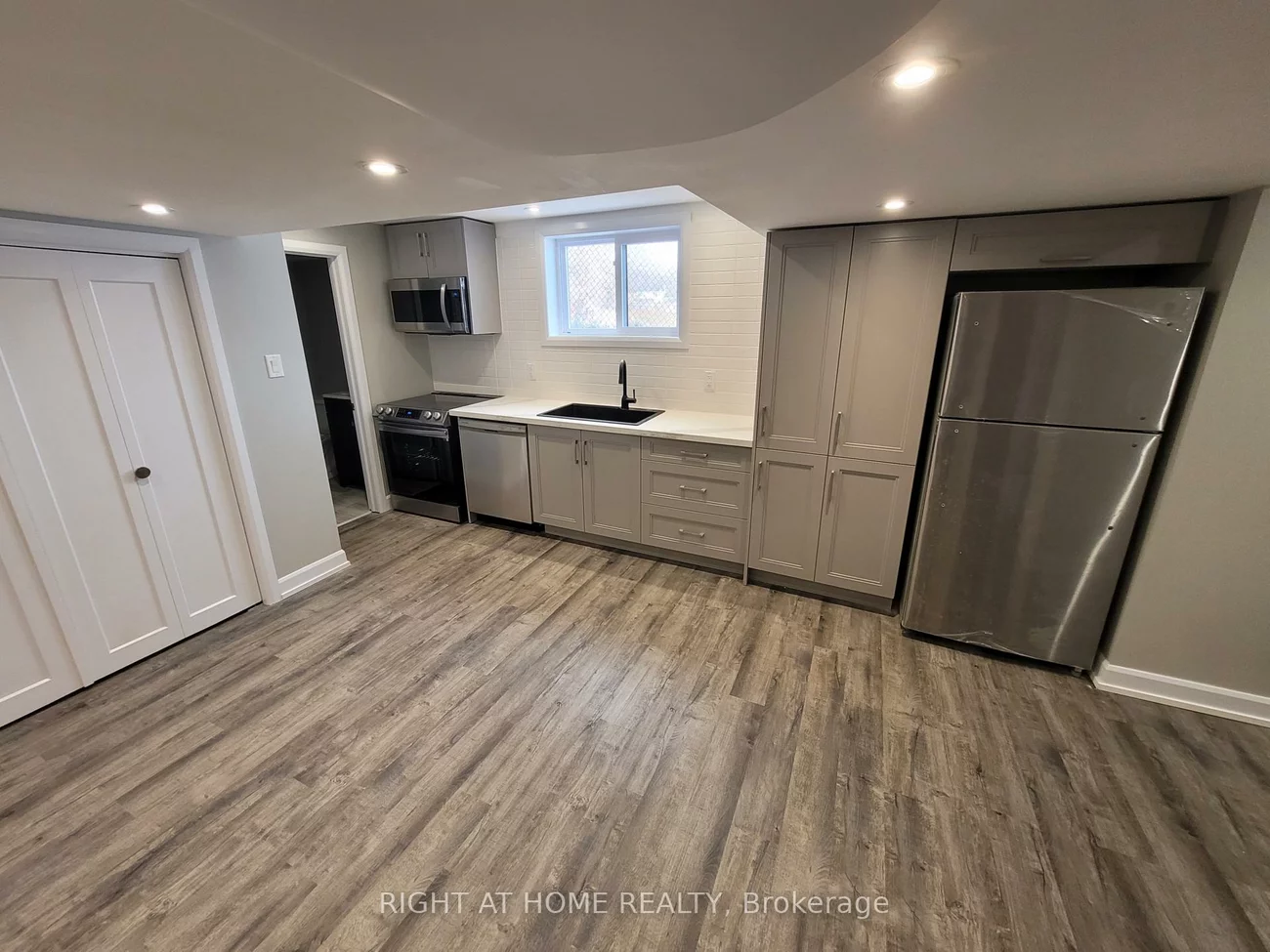 205, Cardinal, Cundles East, Barrie