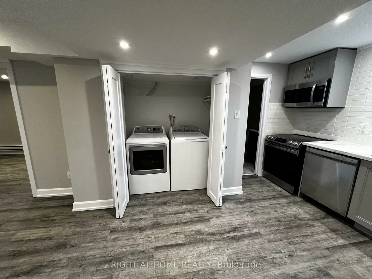 205, Cardinal, Cundles East, Barrie
