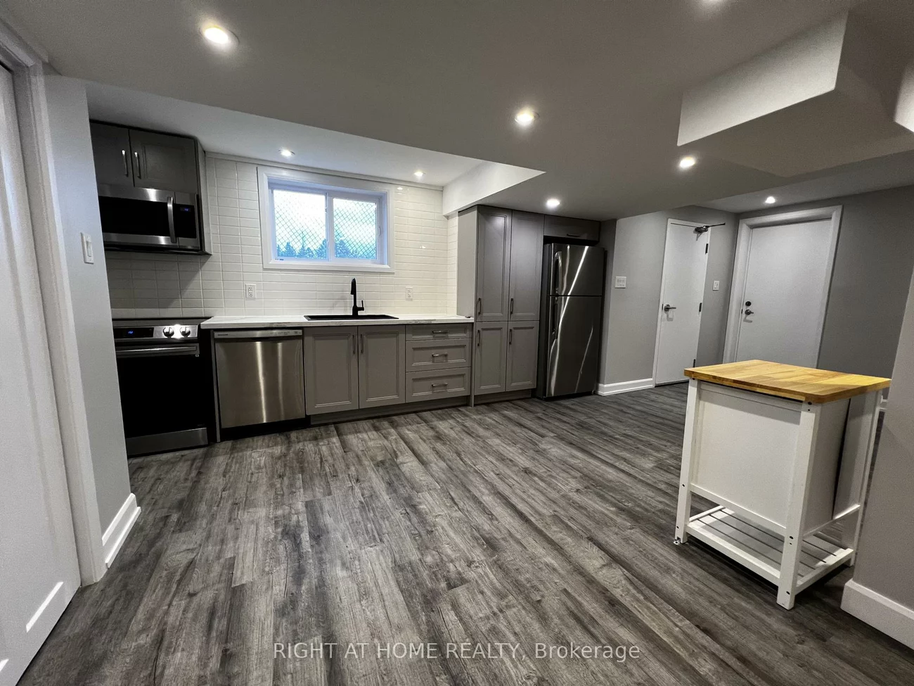 205, Cardinal, Cundles East, Barrie