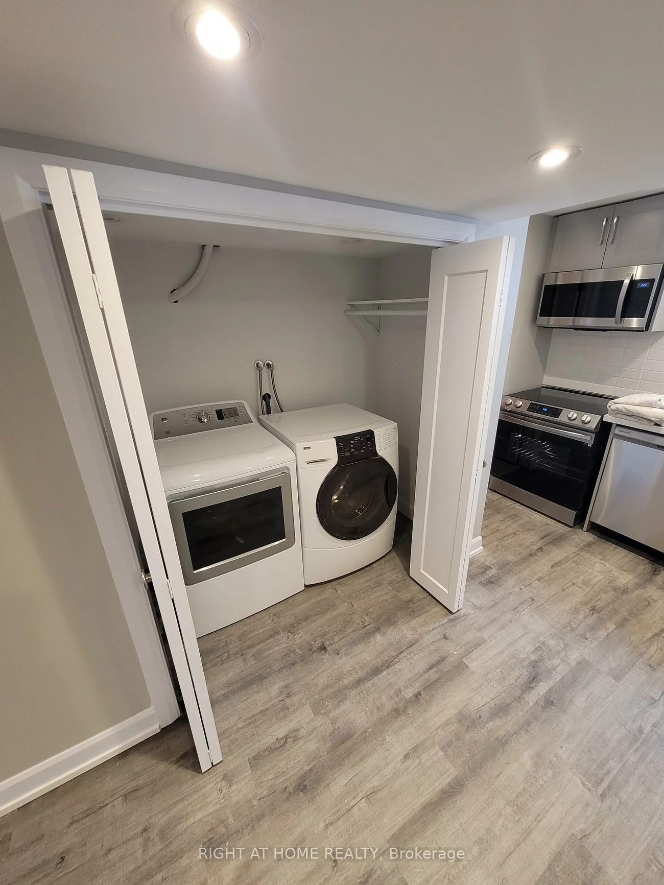 205, Cardinal, Cundles East, Barrie