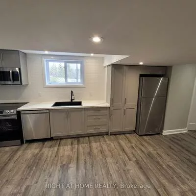 205, Cardinal, Cundles East, Barrie