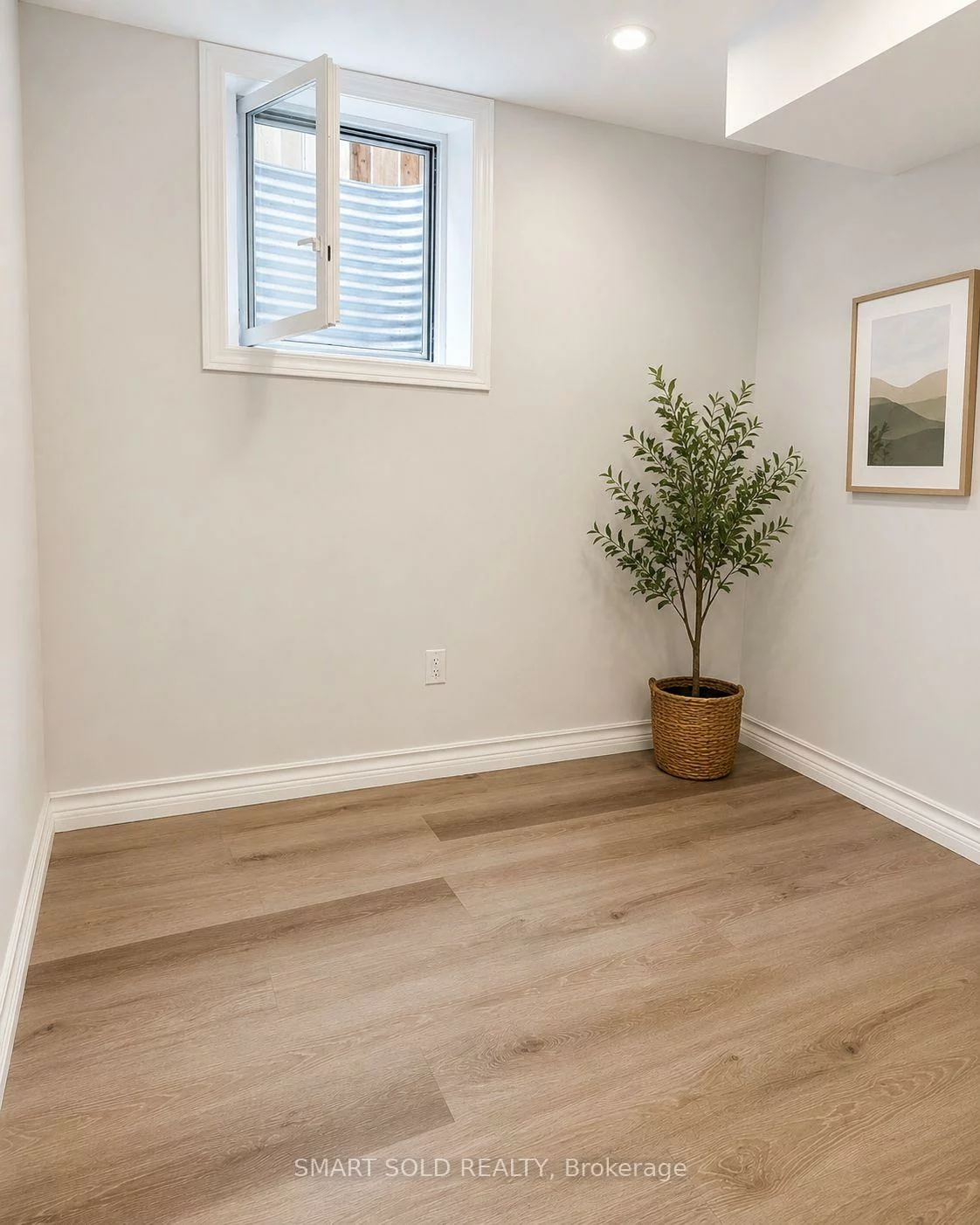 28, Leggott, Painswick North, Barrie