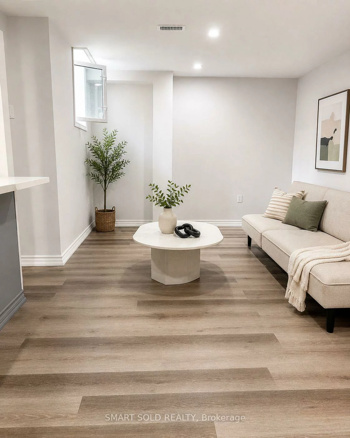 28, Leggott, Painswick North, Barrie