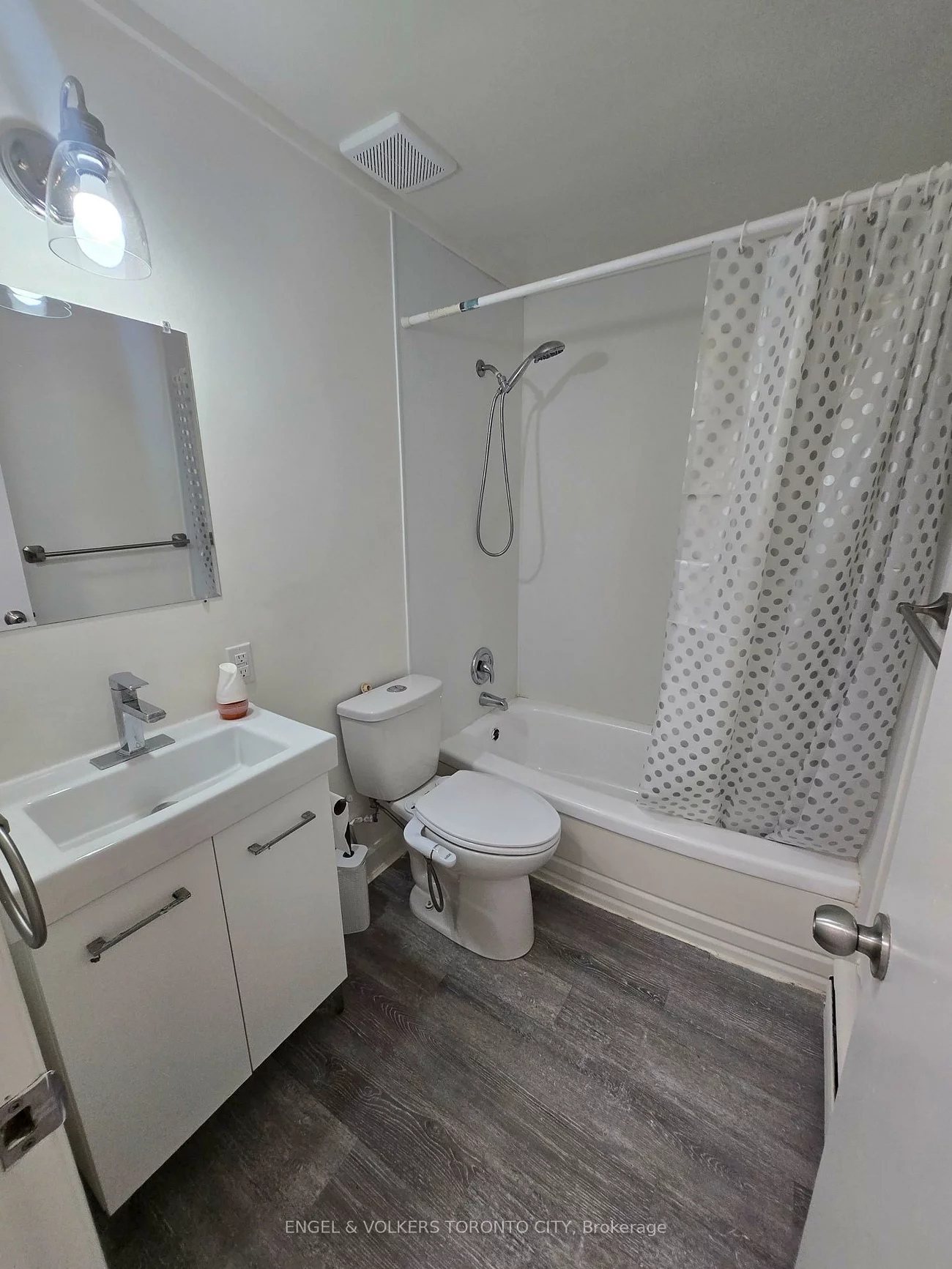 42, Rose, Wellington, Barrie
