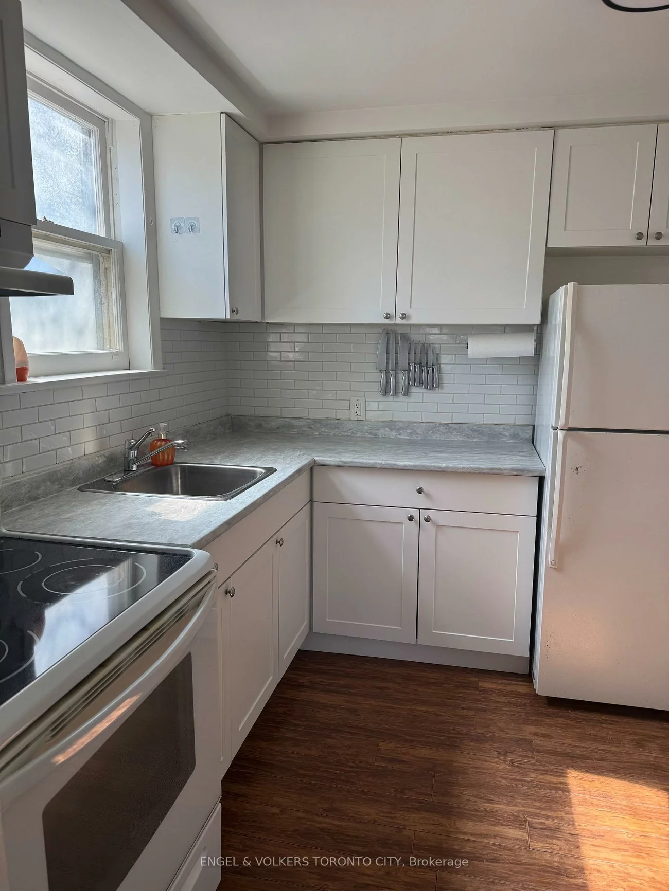 42, Rose, Wellington, Barrie