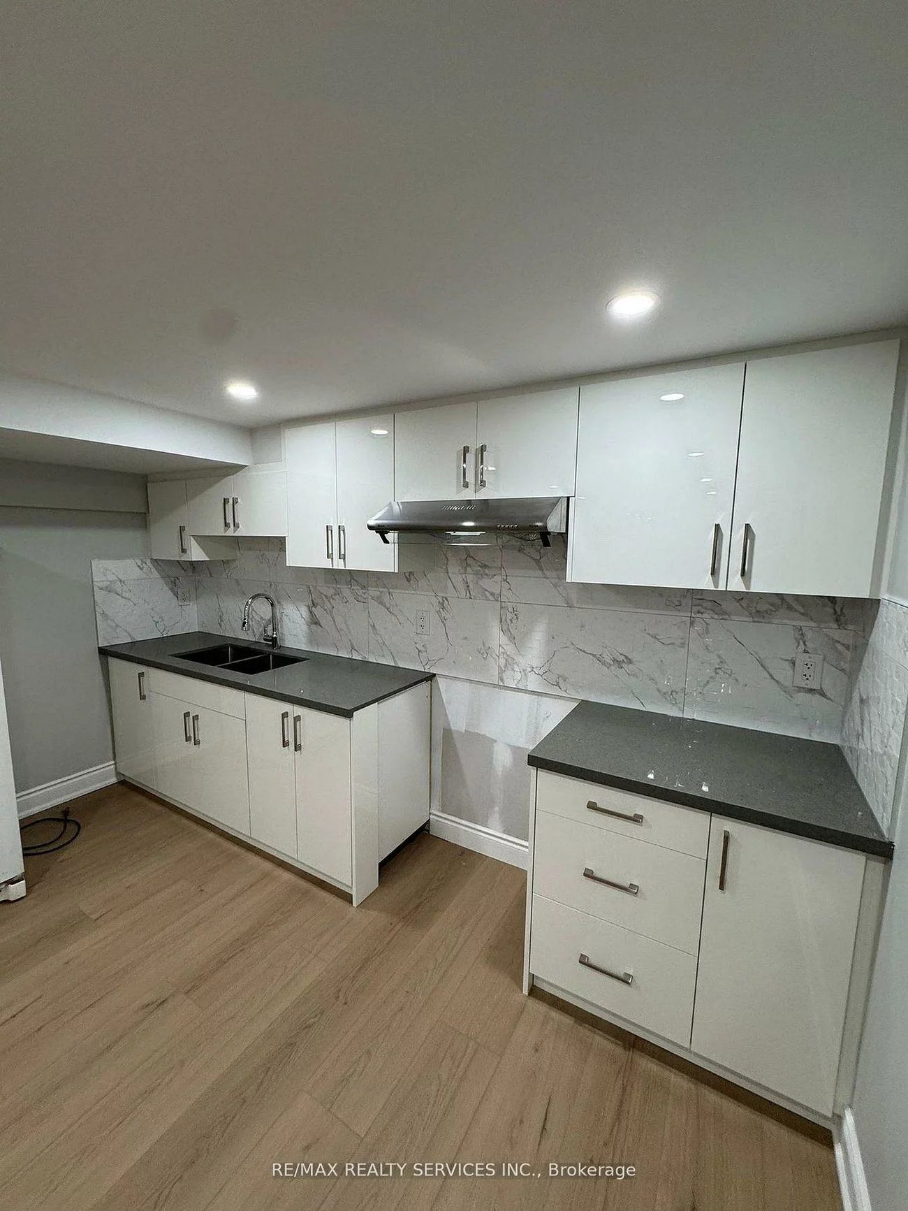 41, Maclaren, Painswick North, Barrie