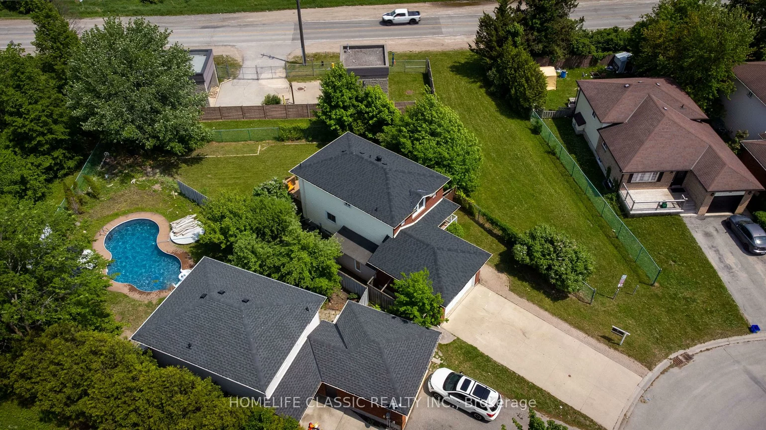 32, Rosenfeld, Grove East, Barrie