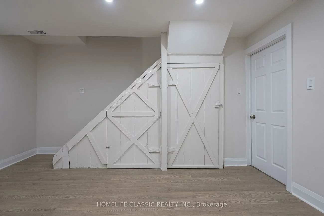 32, Rosenfeld, Grove East, Barrie