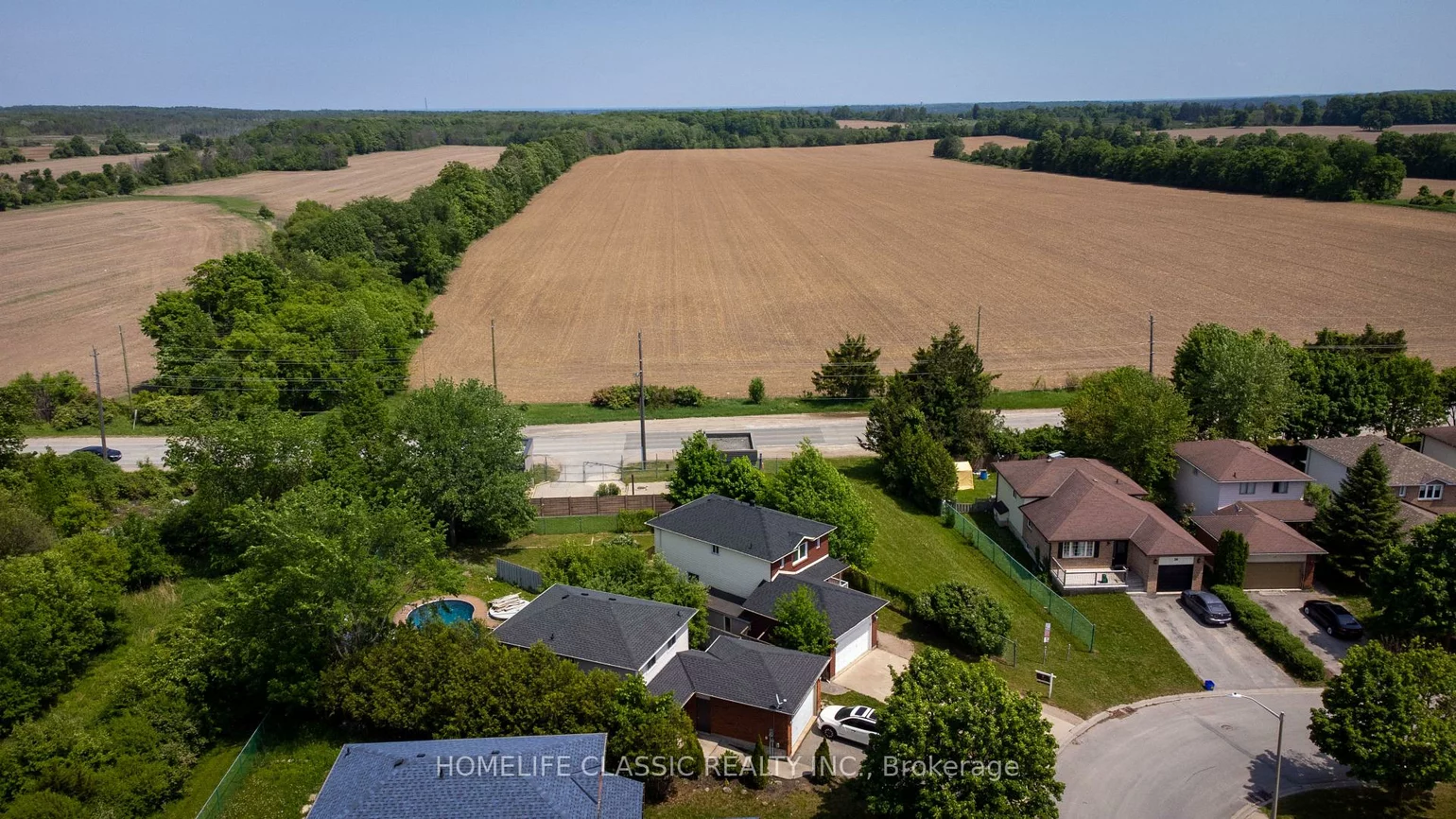 32, Rosenfeld, Grove East, Barrie