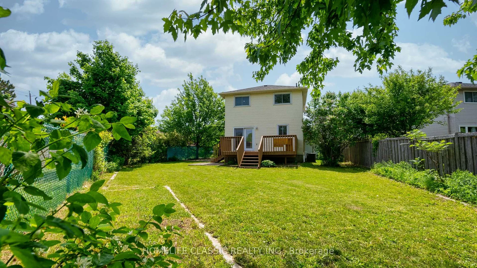 32, Rosenfeld, Grove East, Barrie