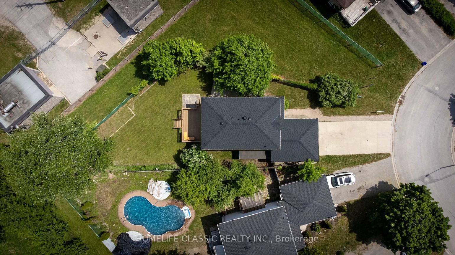 32, Rosenfeld, Grove East, Barrie