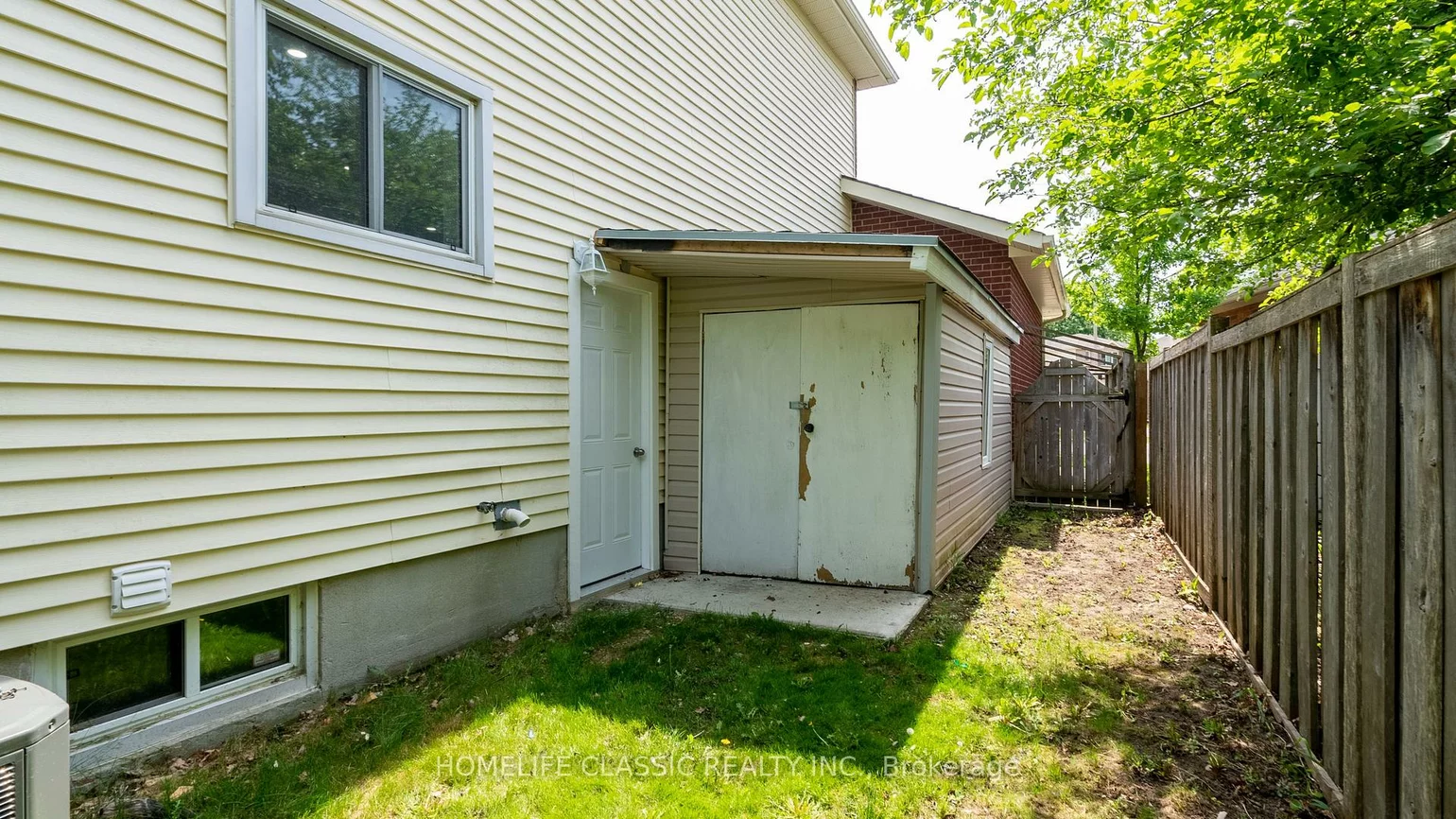 32, Rosenfeld, Grove East, Barrie