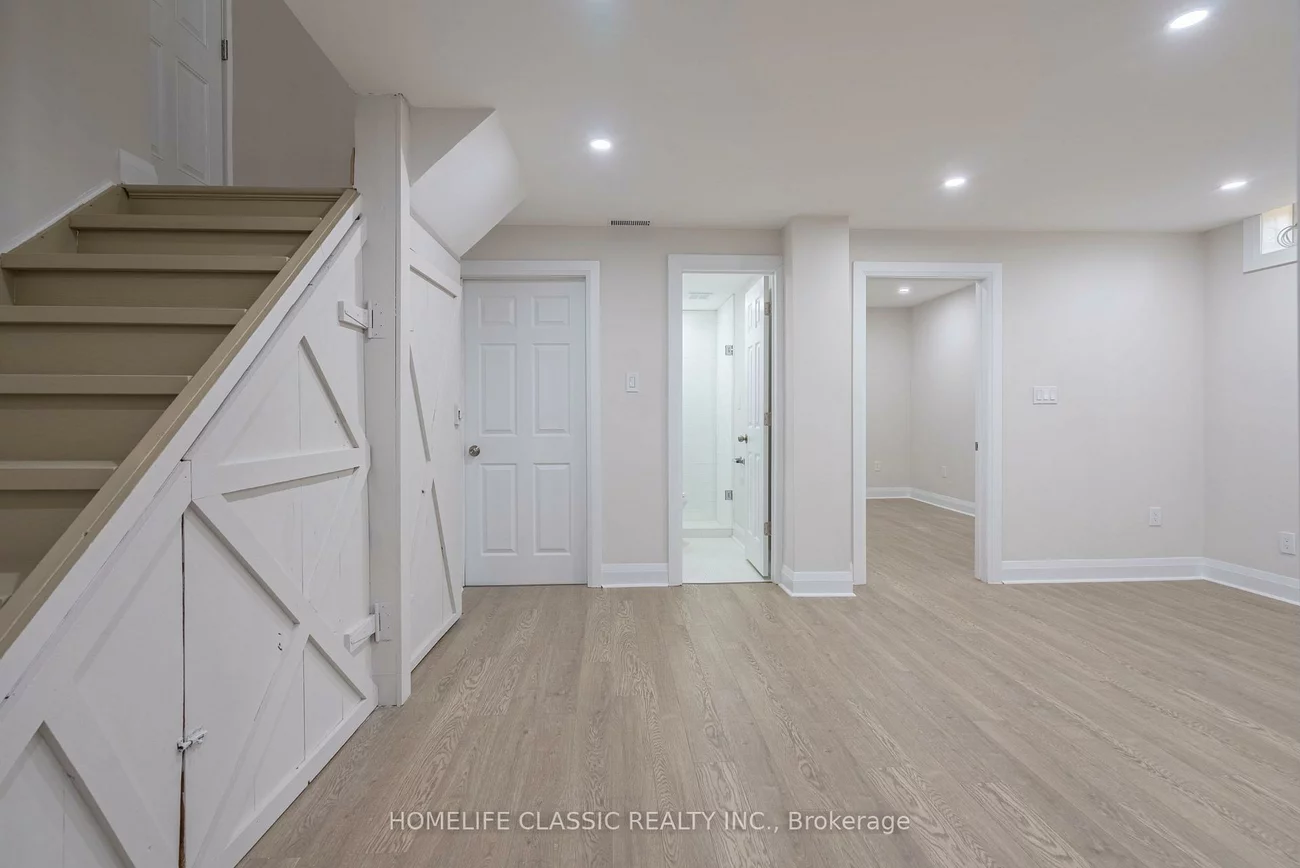 32, Rosenfeld, Grove East, Barrie
