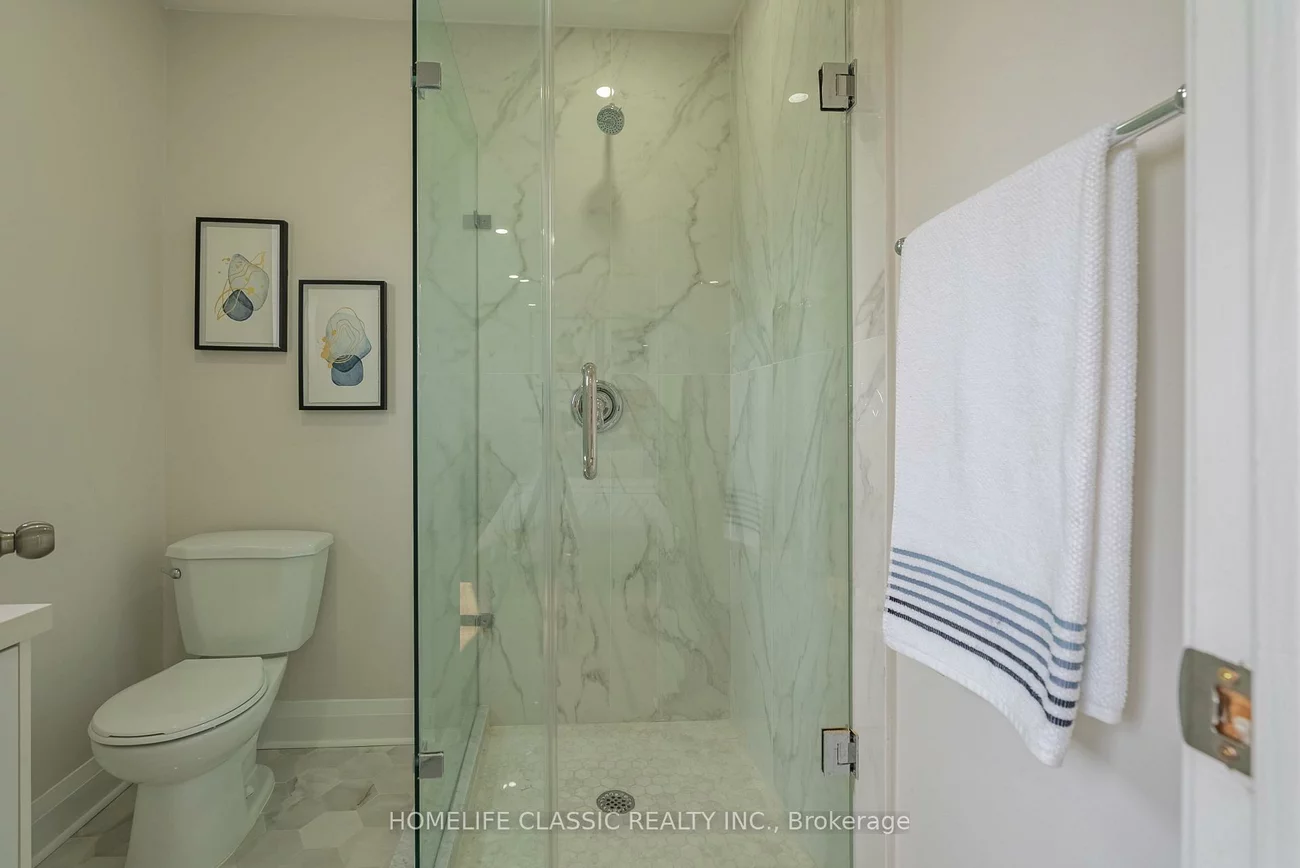 32, Rosenfeld, Grove East, Barrie