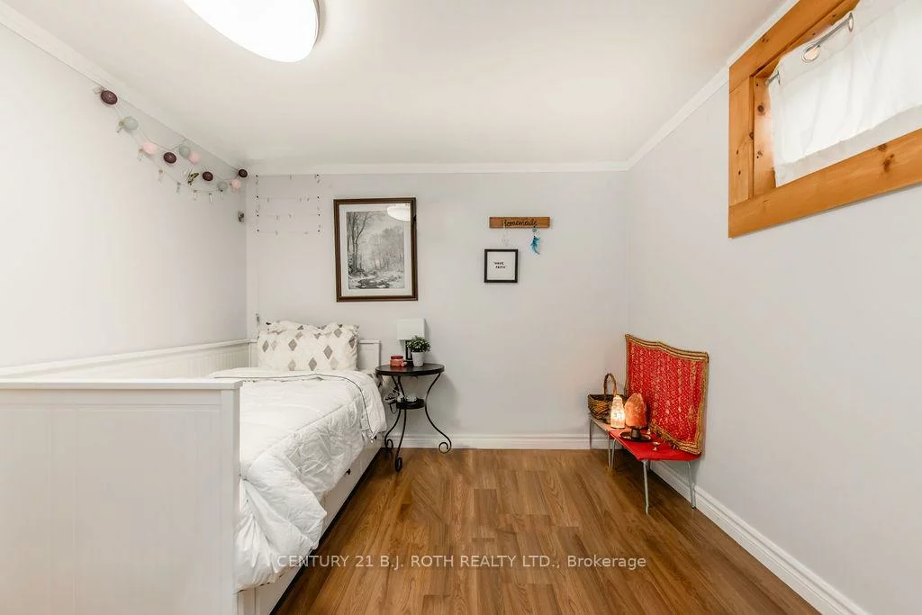 243, Wellington, Codrington, Barrie