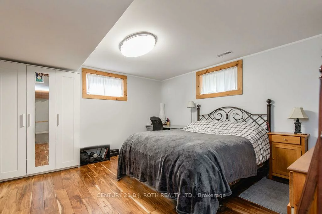 243, Wellington, Codrington, Barrie