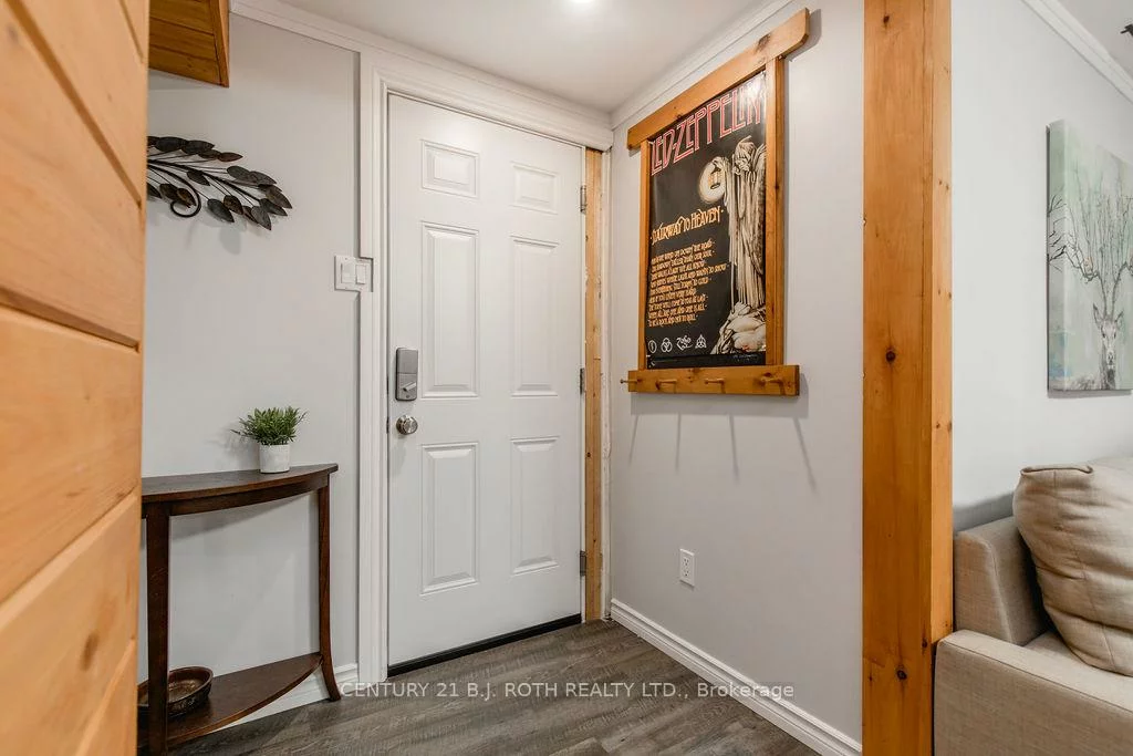 243, Wellington, Codrington, Barrie