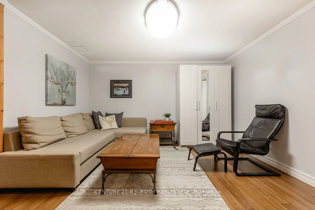 243, Wellington, Codrington, Barrie
