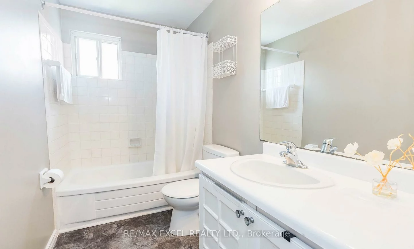 12, College, Grove East, Barrie