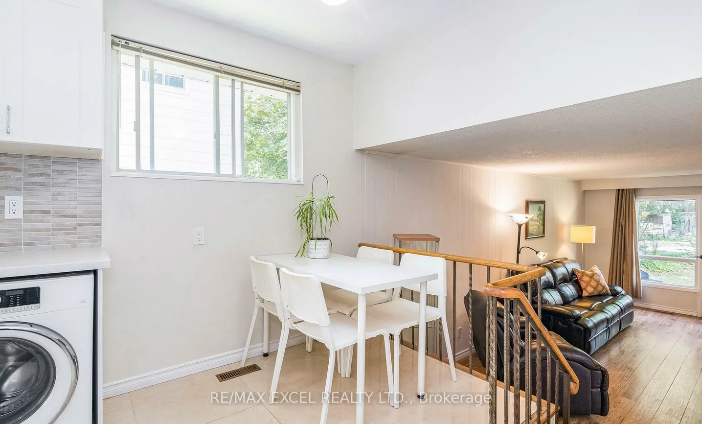 12, College, Grove East, Barrie