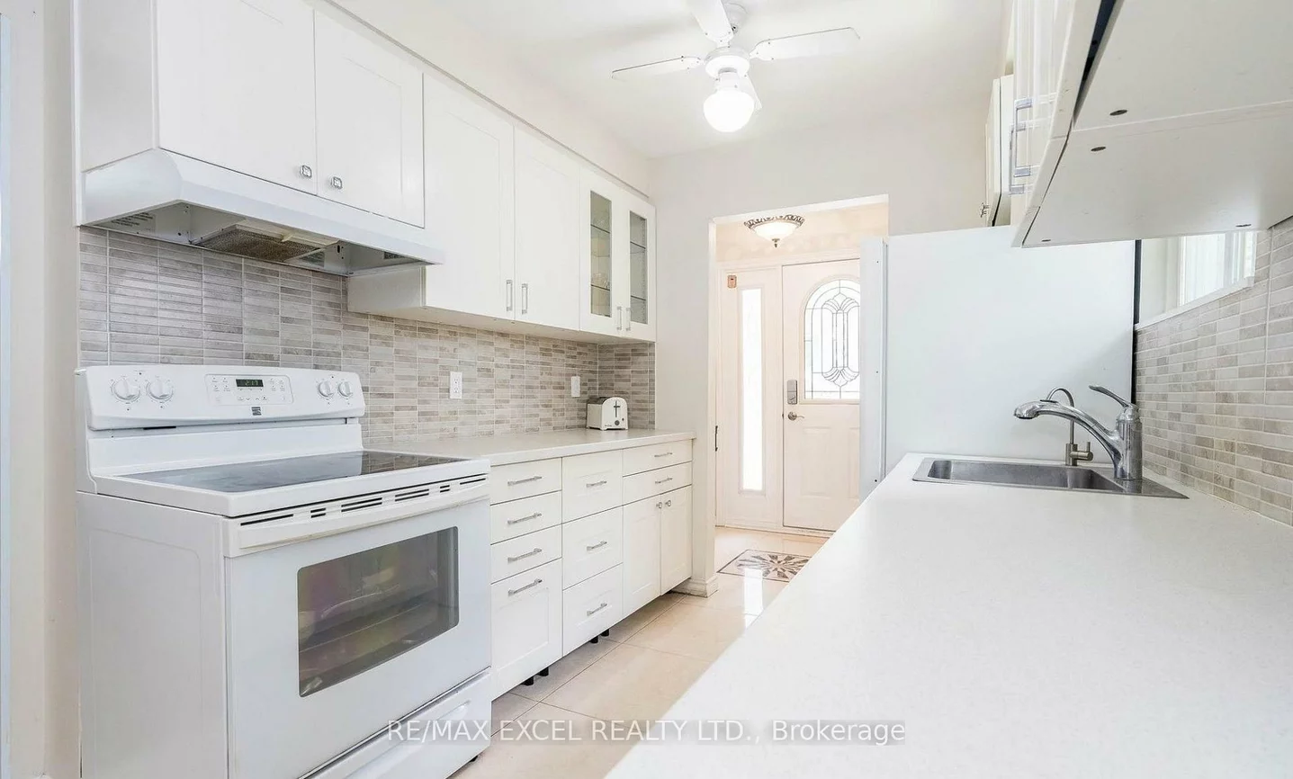 12, College, Grove East, Barrie