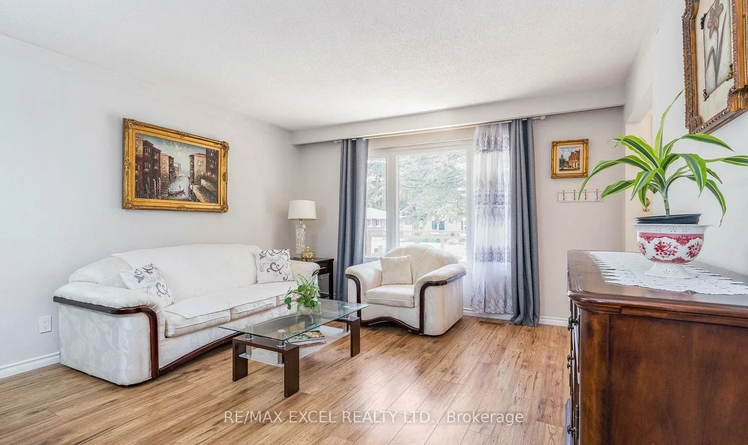 12, College, Grove East, Barrie
