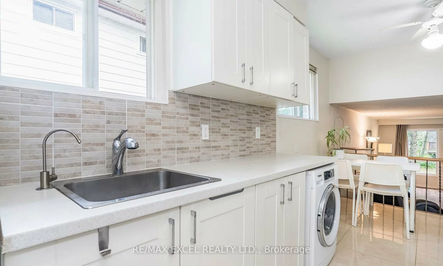 12, College, Grove East, Barrie