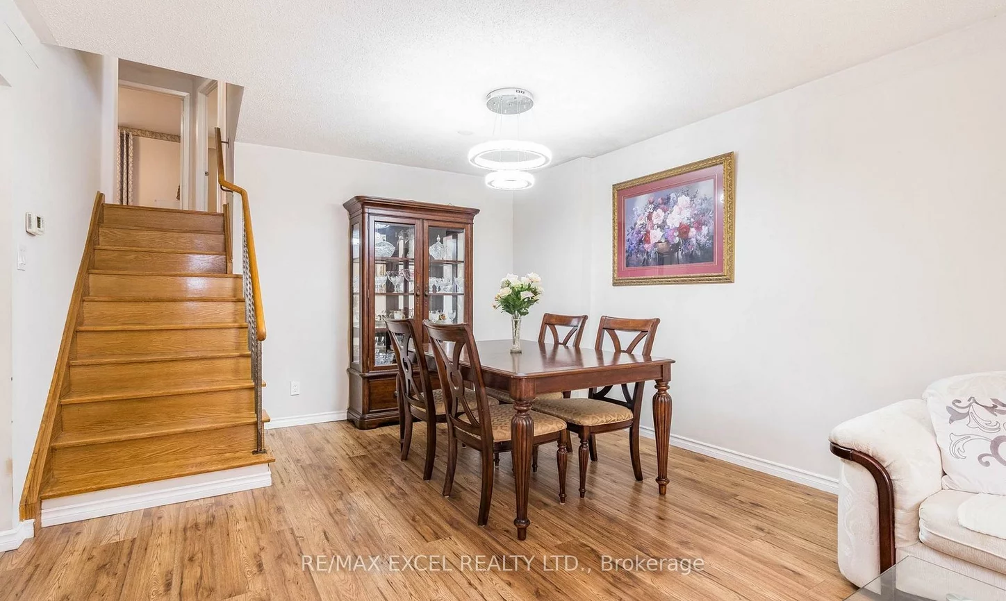 12, College, Grove East, Barrie