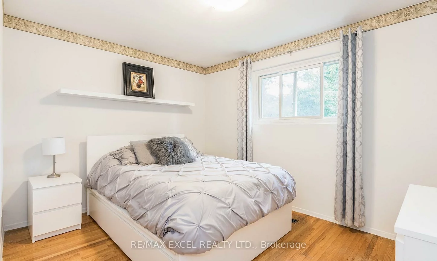 12, College, Grove East, Barrie