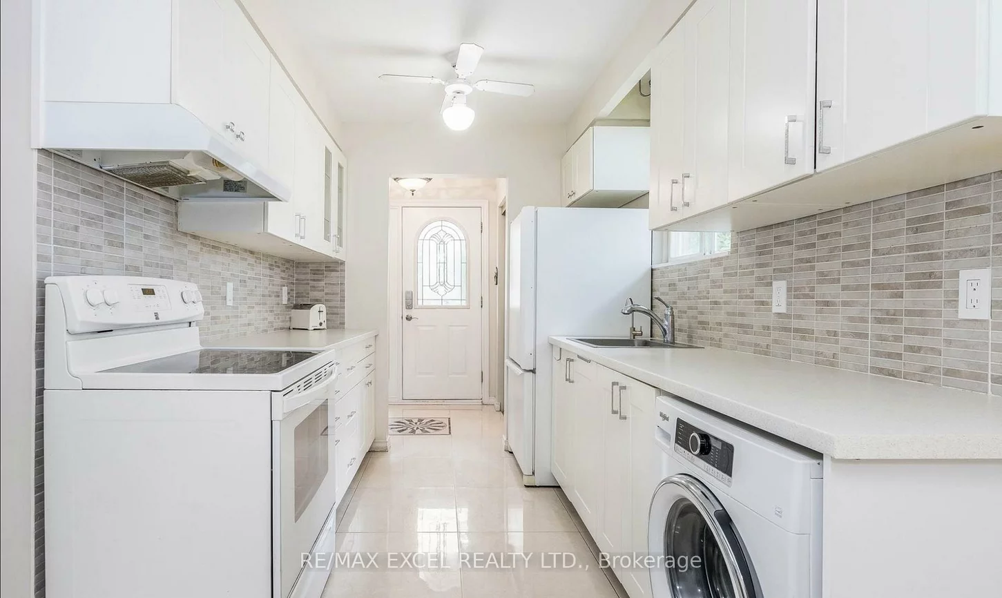 12, College, Grove East, Barrie