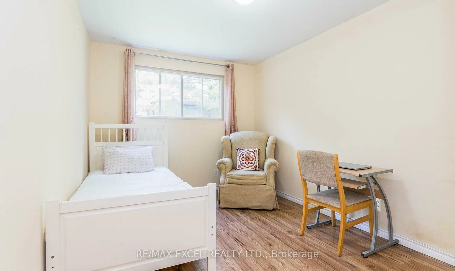 12, College, Grove East, Barrie