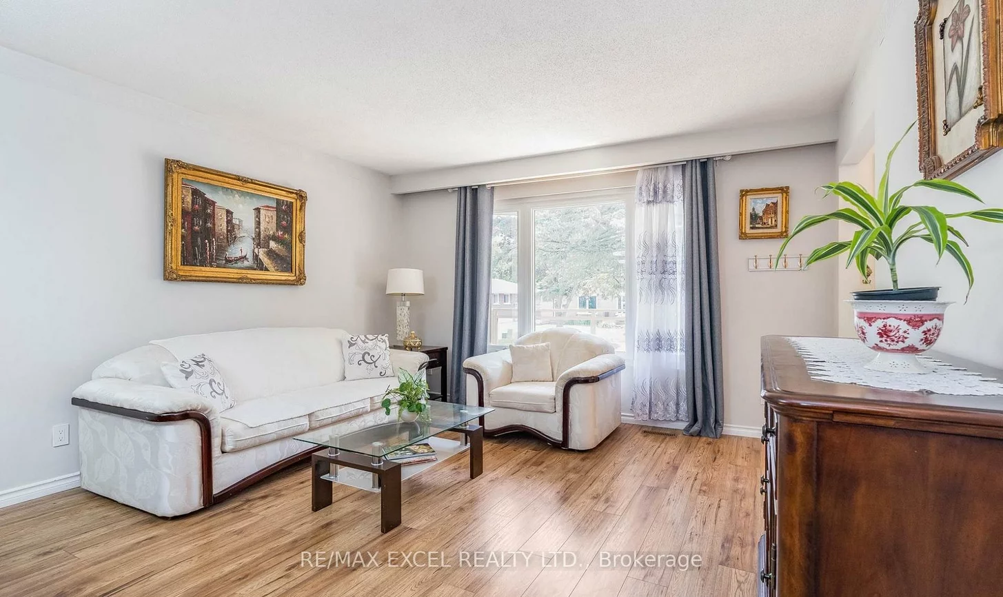 12, College, Grove East, Barrie