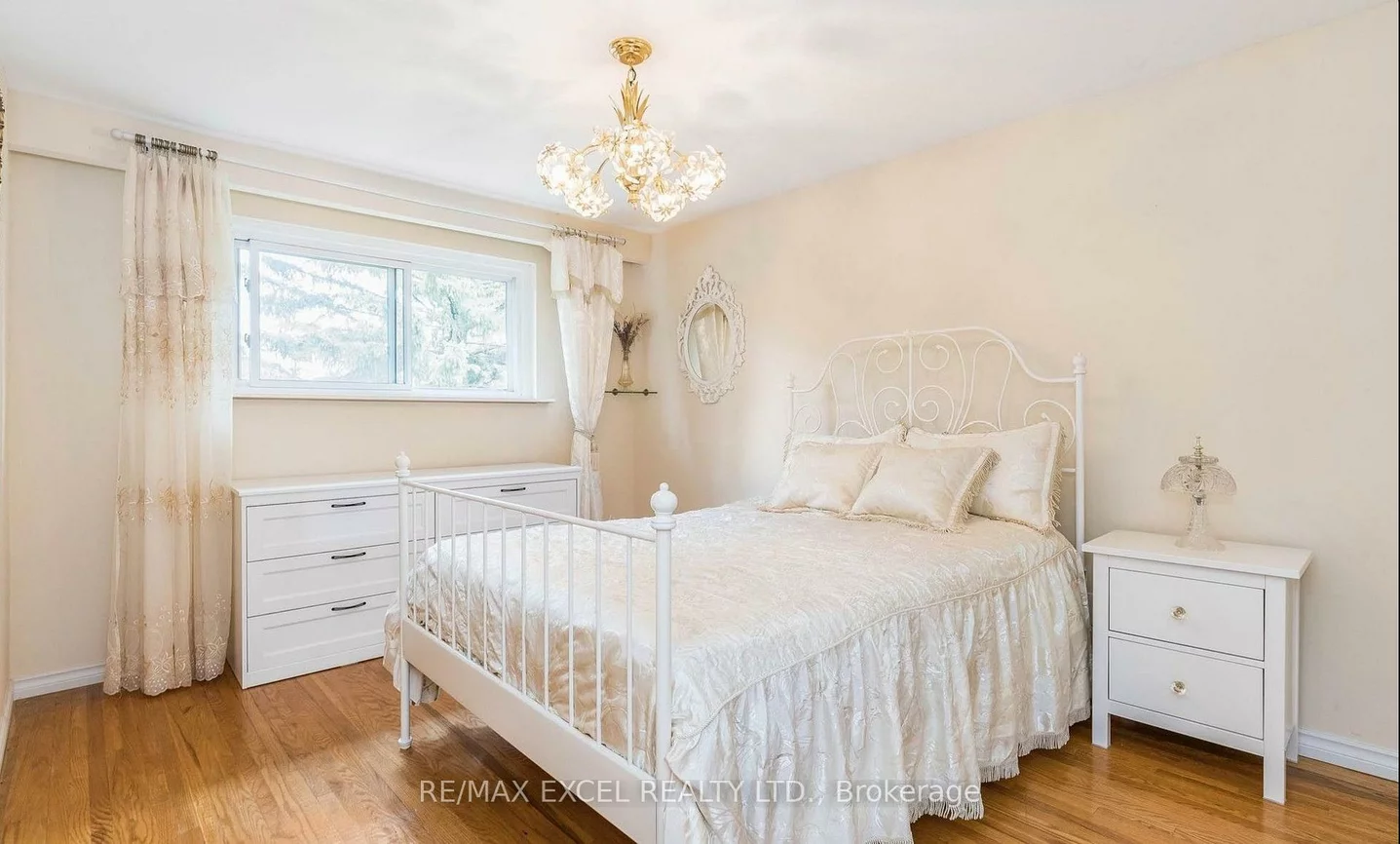 12, College, Grove East, Barrie