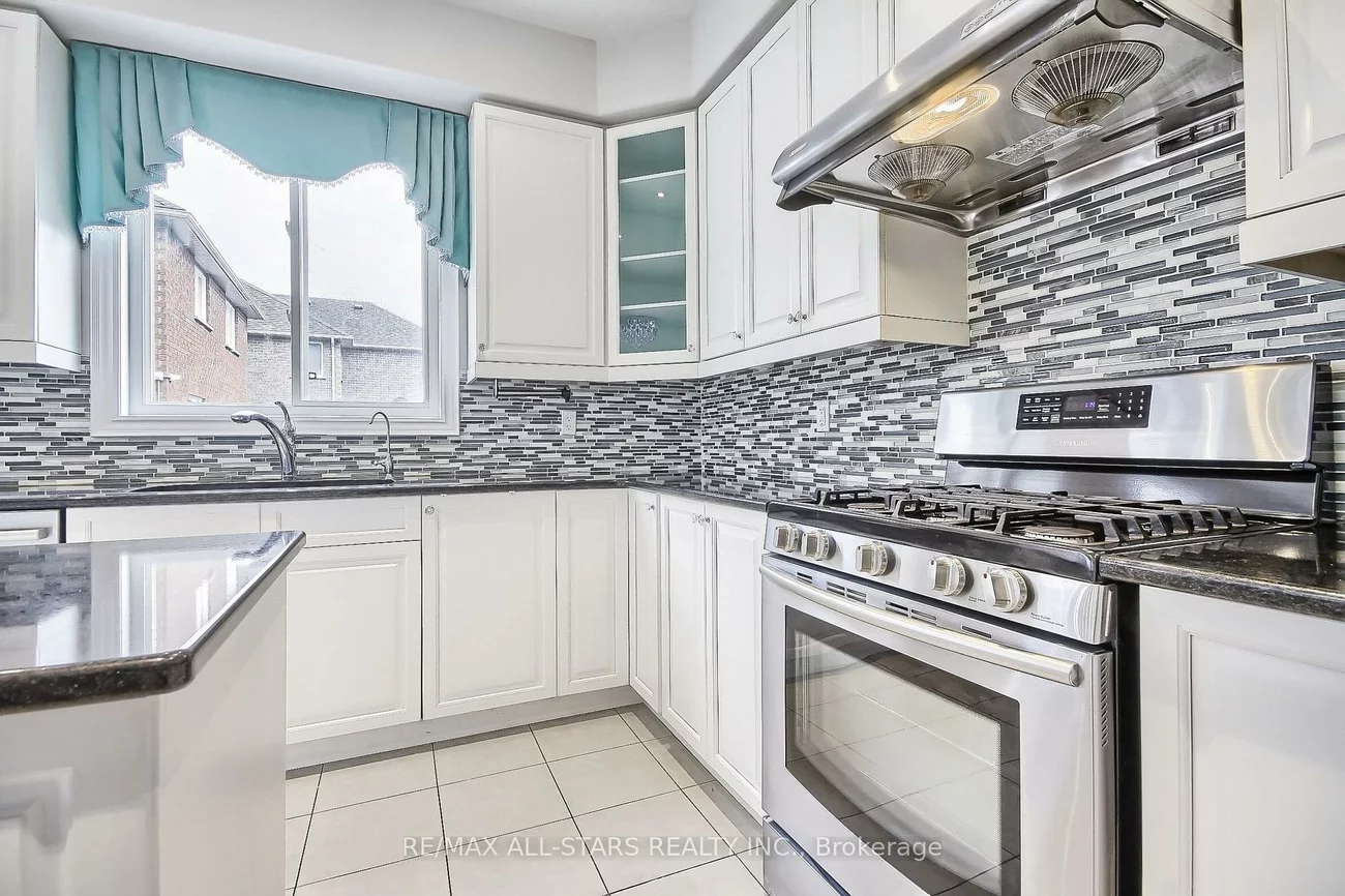 78, Jewel House, Innis-Shore, Barrie