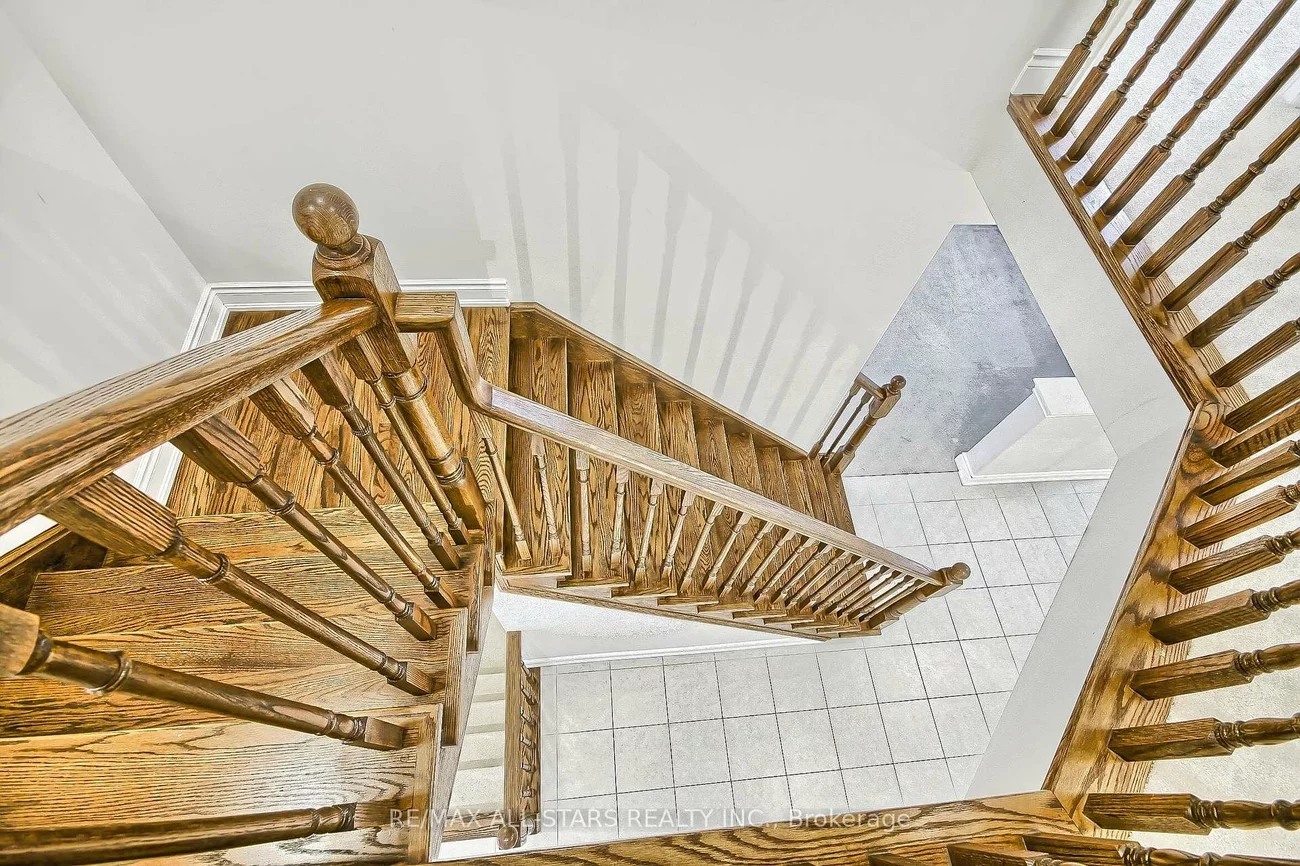 78, Jewel House, Innis-Shore, Barrie