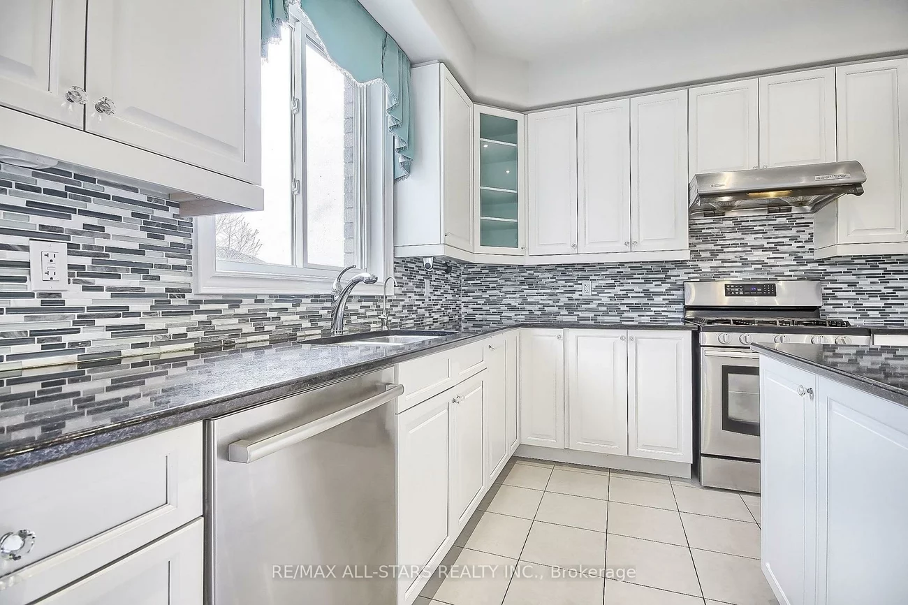 78, Jewel House, Innis-Shore, Barrie