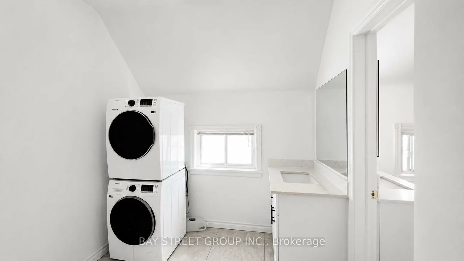 66, Maple, City Centre, Barrie