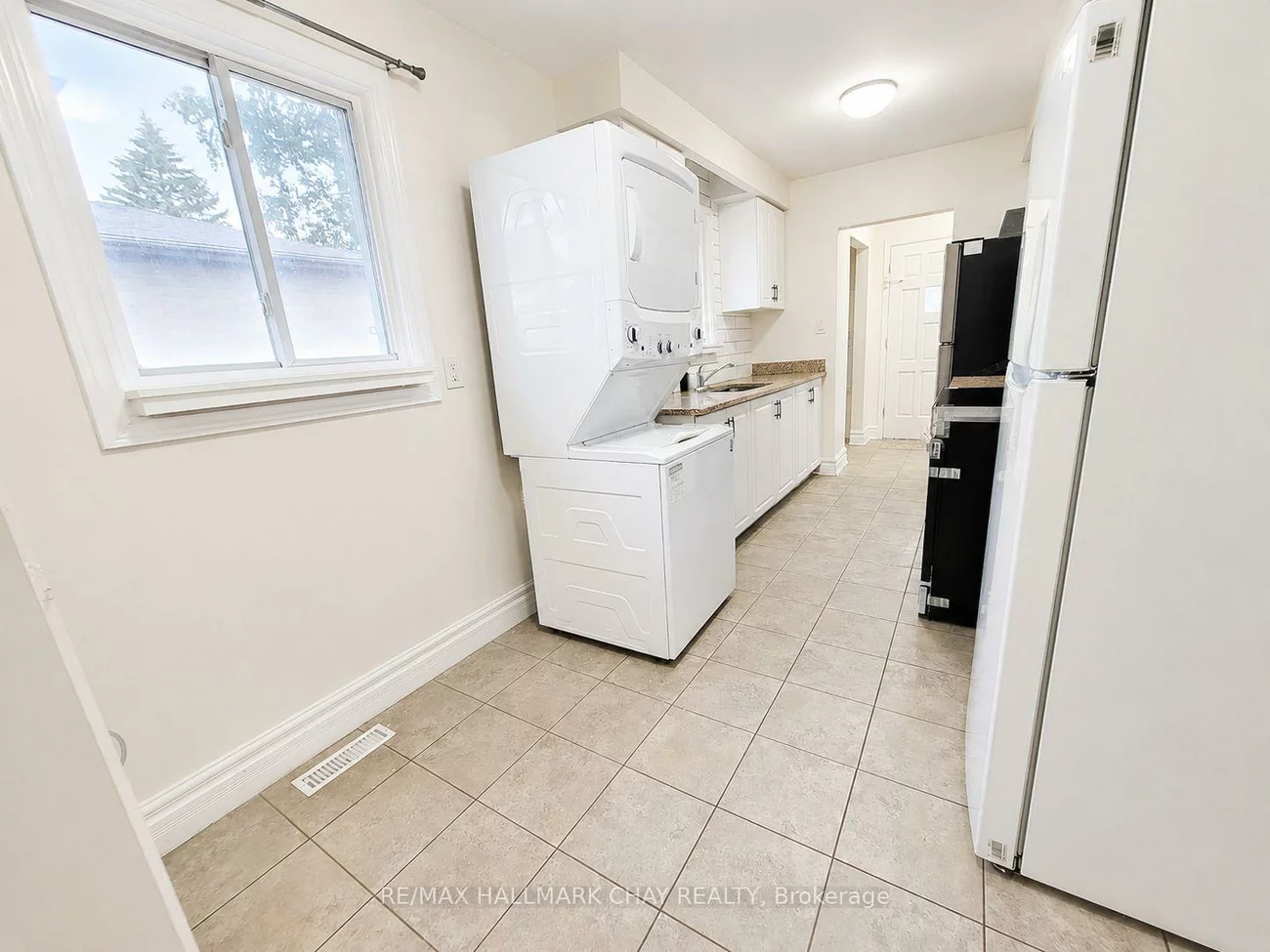 88 B, Bernick, Grove East, Barrie