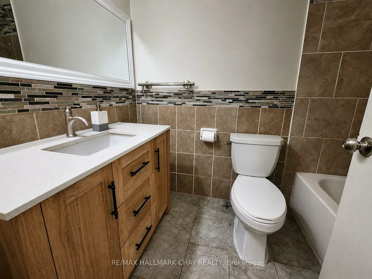 88 B, Bernick, Grove East, Barrie