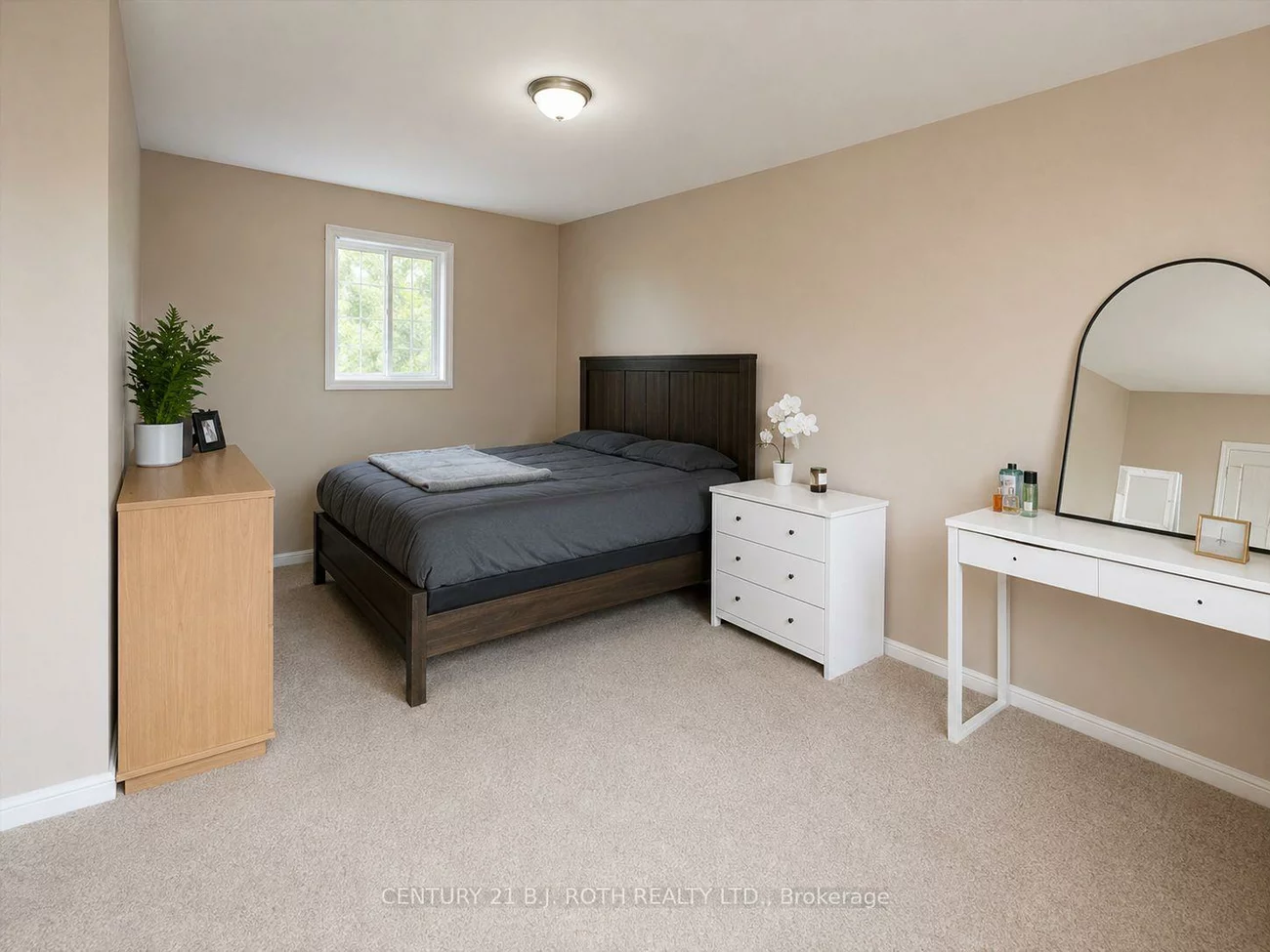 56, Livingstone, West Bayfield, Barrie