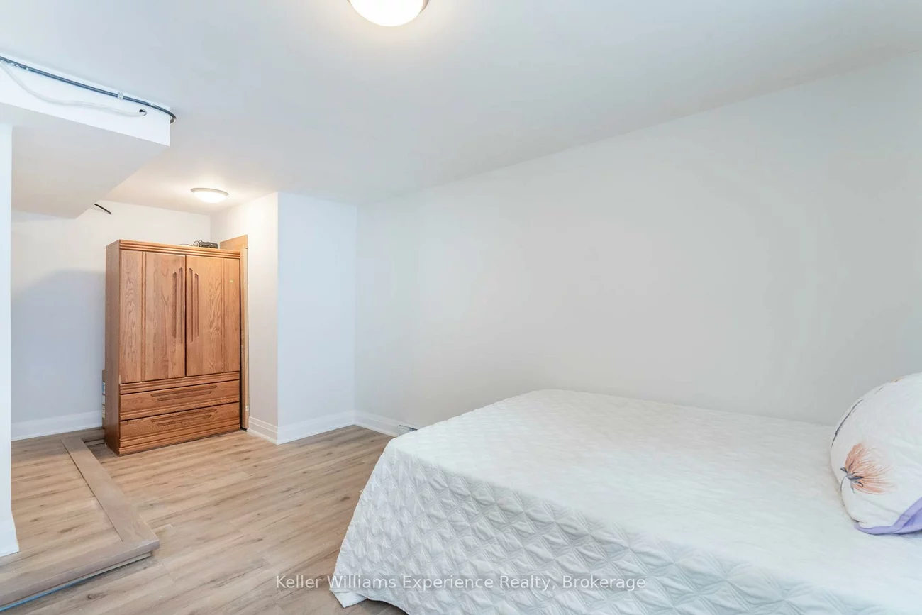 65, Drury, Wellington, Barrie