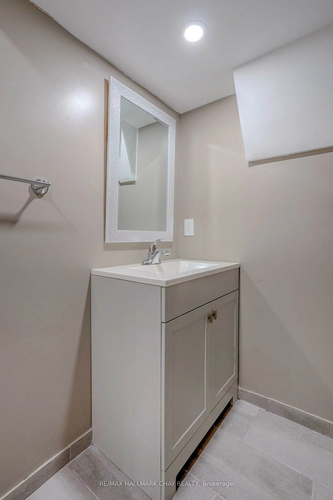 61, Neelands, West Bayfield, Barrie
