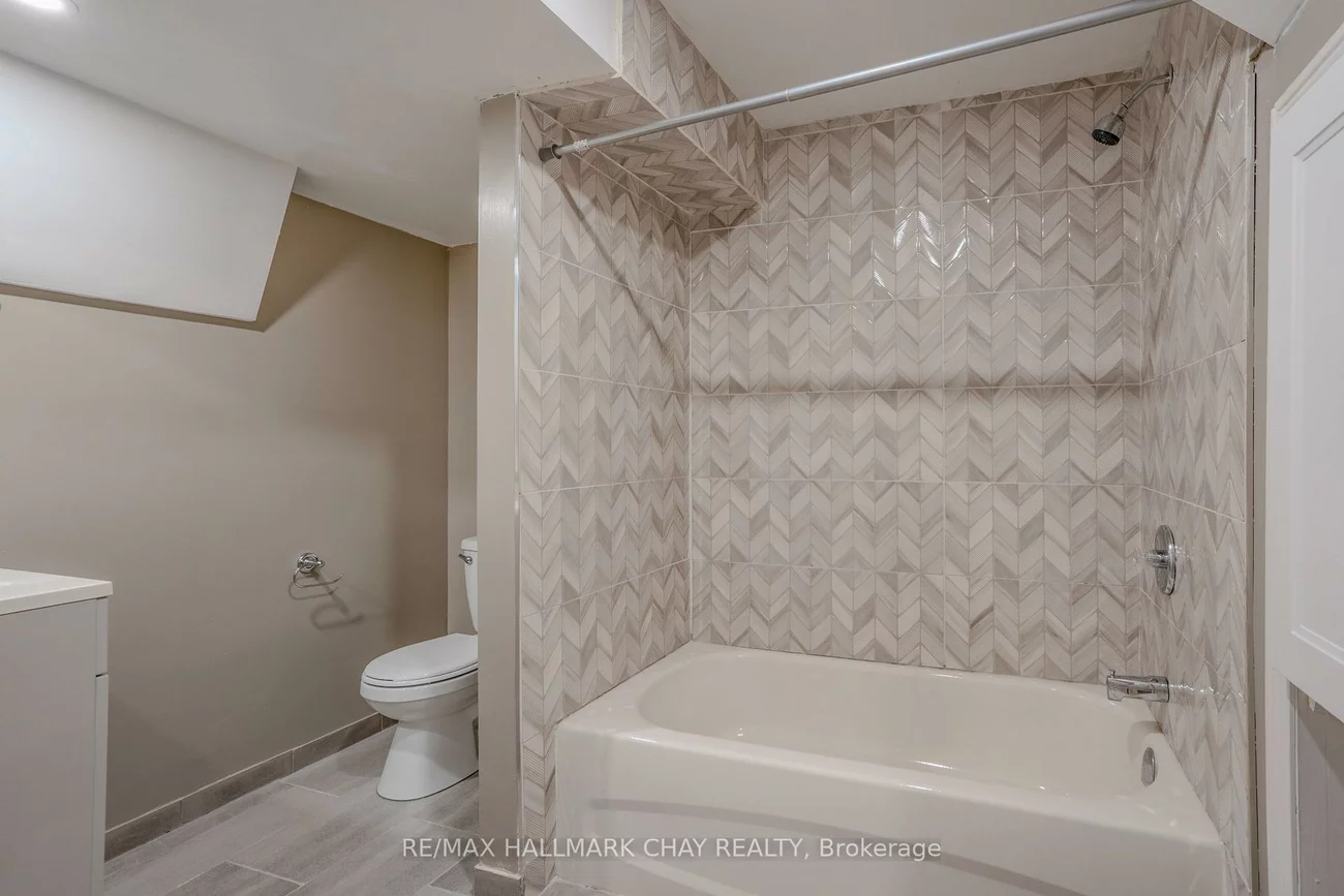 61, Neelands, West Bayfield, Barrie